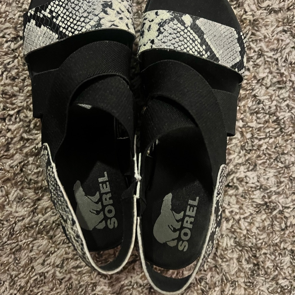 Sorel Women's Cameron Flatform Slingback Sandal - Black, Snake shirt size 6 - Picture 6 of 7